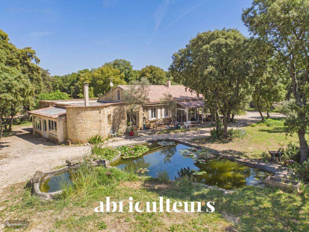 Maison en pierre de 254 m² en vente à Grans (13250) - photo 2