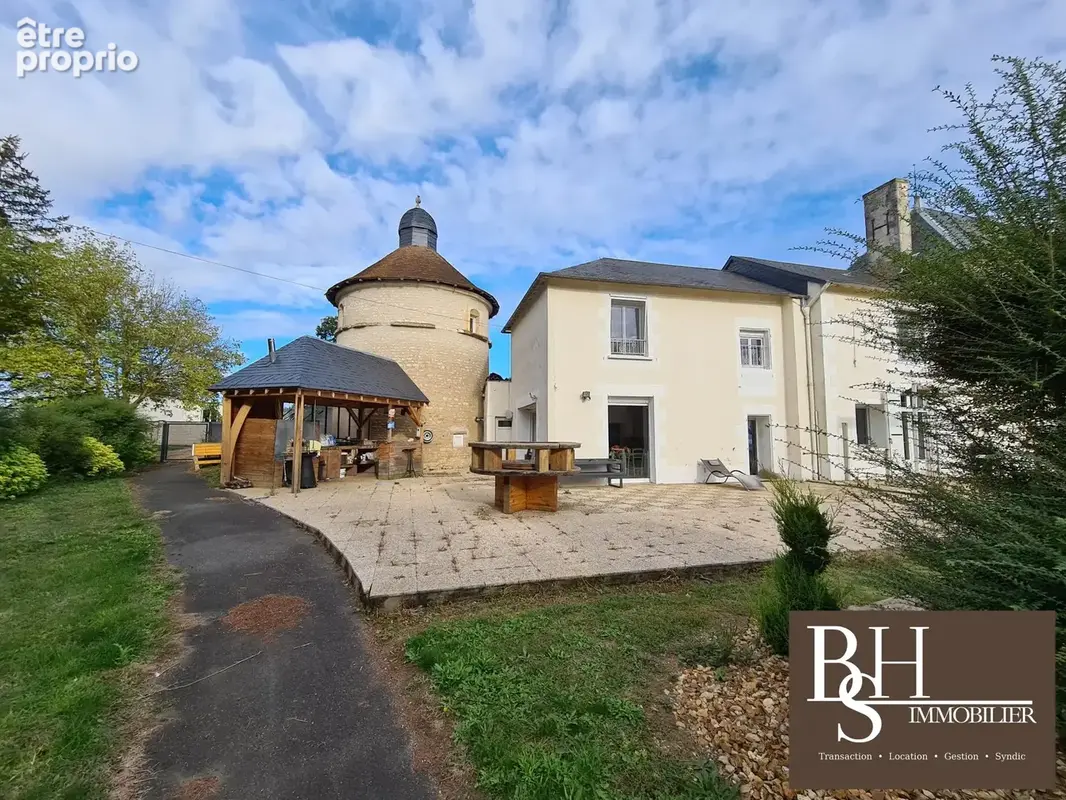 Maison 15 pièces 650 m² à vendre à Vendeuvre-Du-Poitou (86380) - photo 1