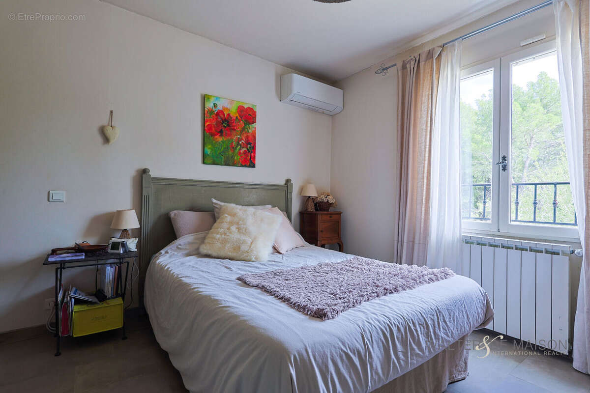 Maison à LE REVEST-LES-EAUX