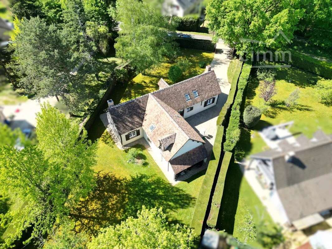 Maison à SAINT-ELOY-DE-GY