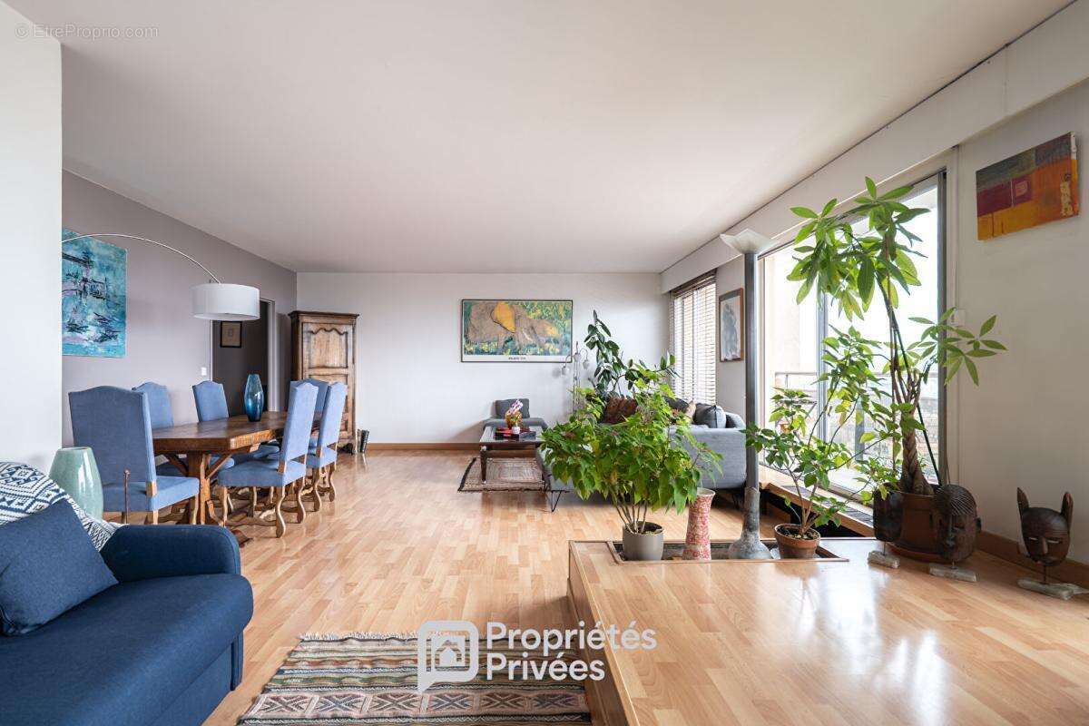 Appartement à COURBEVOIE