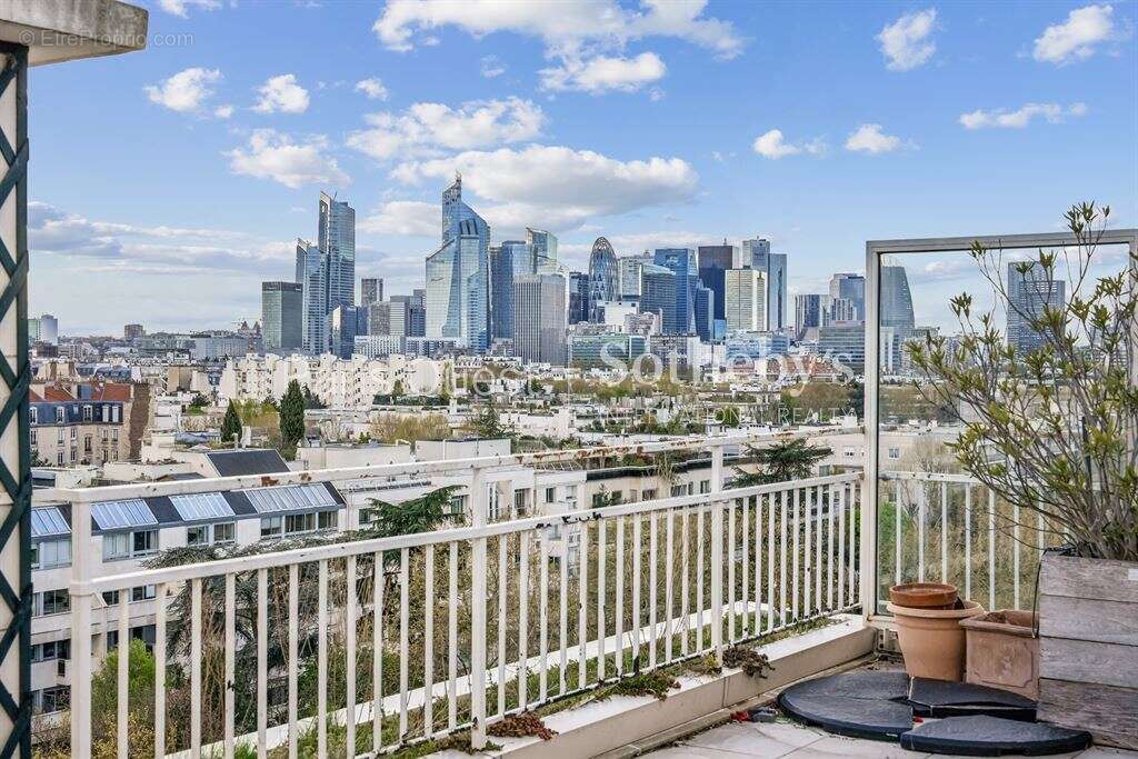 Appartement à NEUILLY-SUR-SEINE