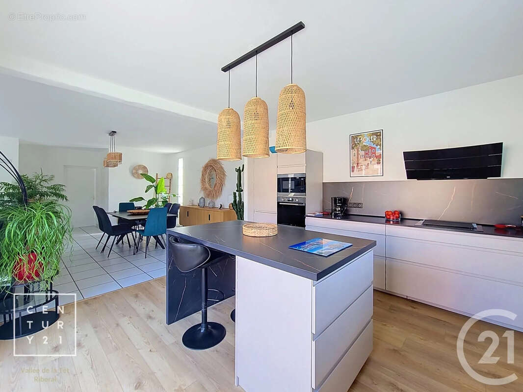 Maison 161 m² à Le Soler  - photo 15