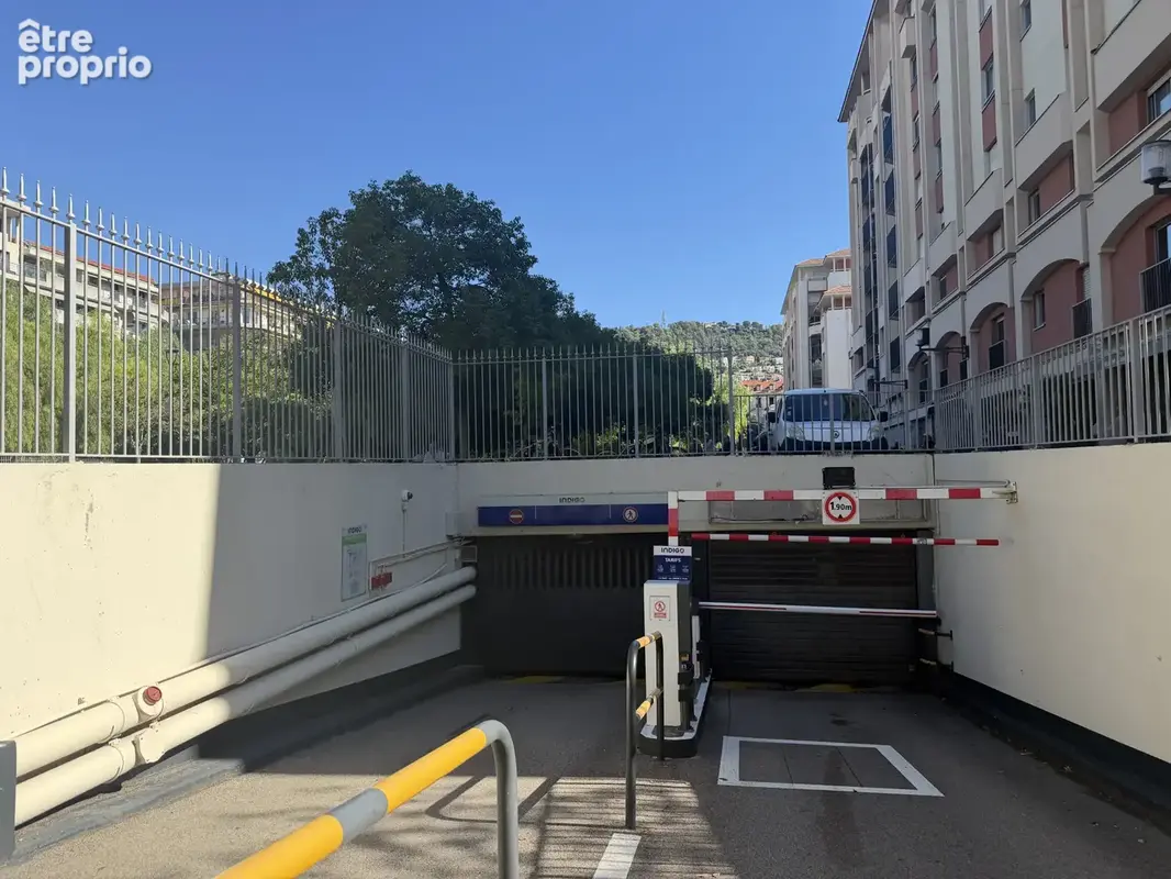 NICE ARSON - parking sécurisé - photo 2