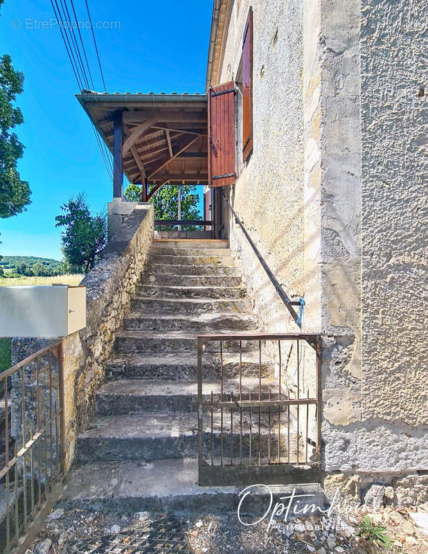 Ensemble immobilier en pierres avec dépendances - photo 9