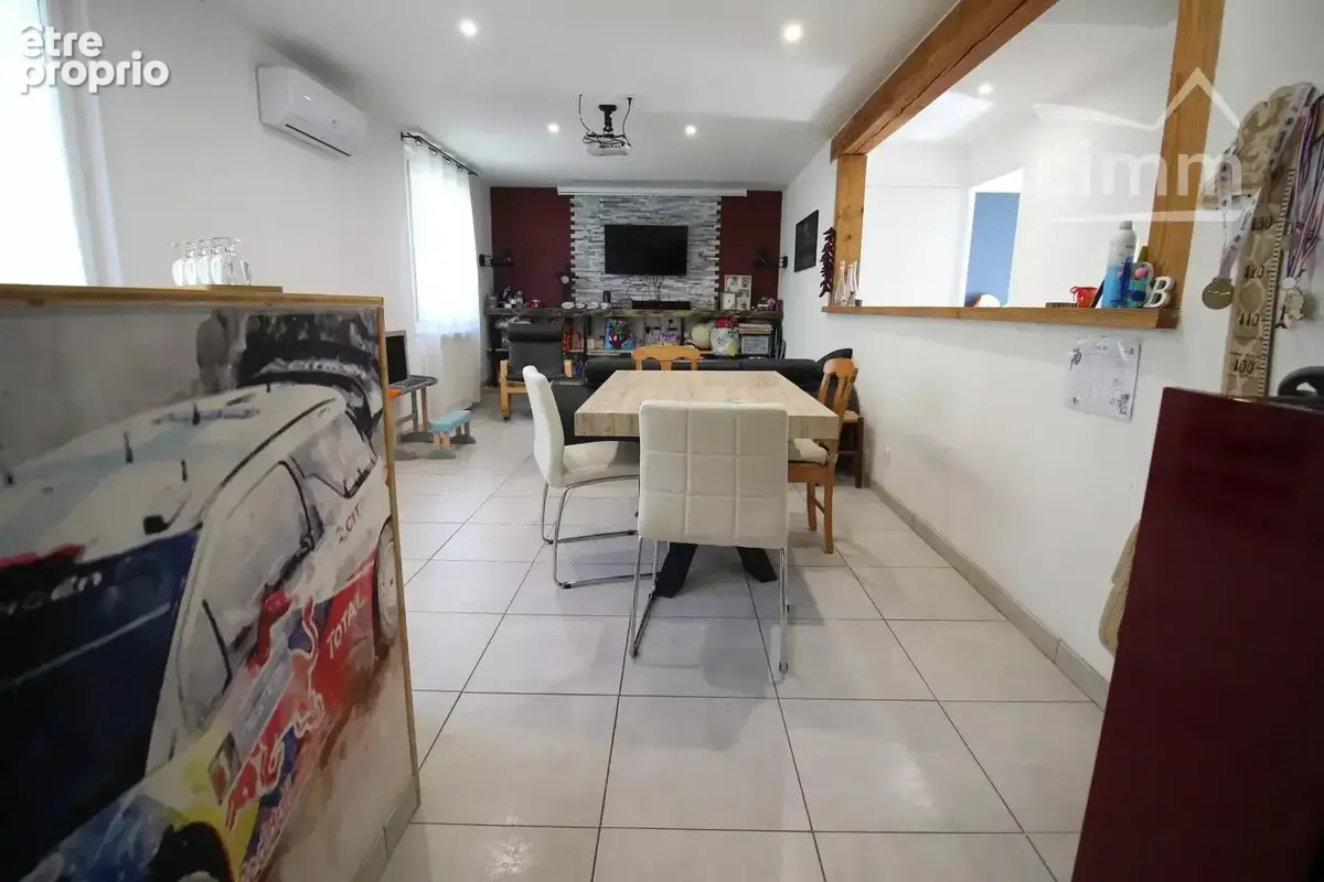 A vendre une maison entièrement rénovée avec jardin et garage - photo 3