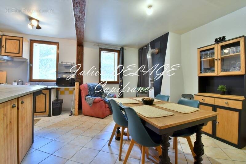 Appartement à SAINT-CLEMENT-SUR-DURANCE