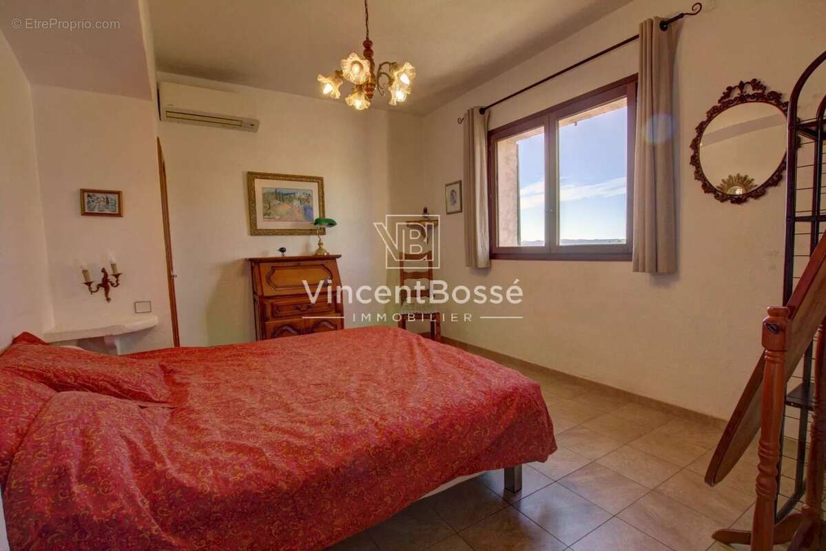 Maison à SAINT-LAURENT-DU-VAR