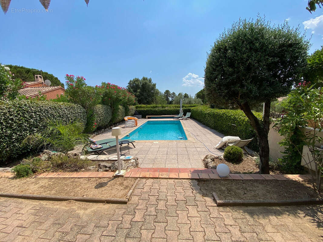 Maison à ROQUEBRUNE-SUR-ARGENS