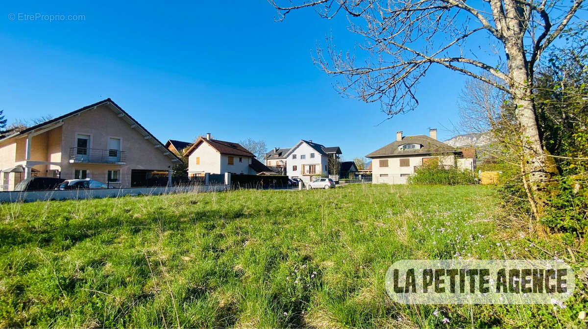 Terrain à SAINT-LAURENT-DU-PONT