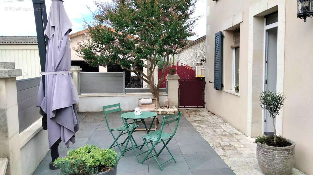 TERRASSE - Maison à COULGENS