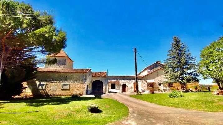 Maison à VILLEBOIS-LAVALETTE