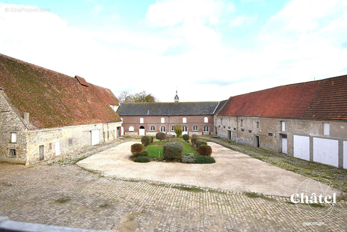 Proche Nanteuil le Haudouin - Grange pour stockage - photo 6