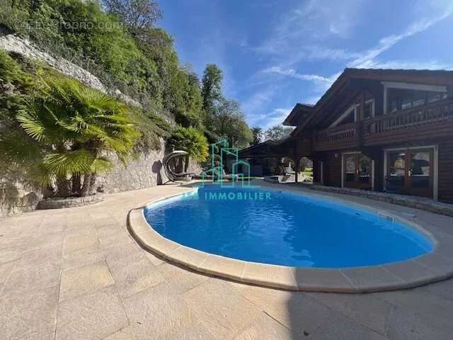 Maison à CHALLES-LES-EAUX