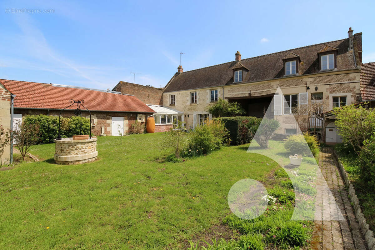 Maison à LONGUEIL-SAINTE-MARIE