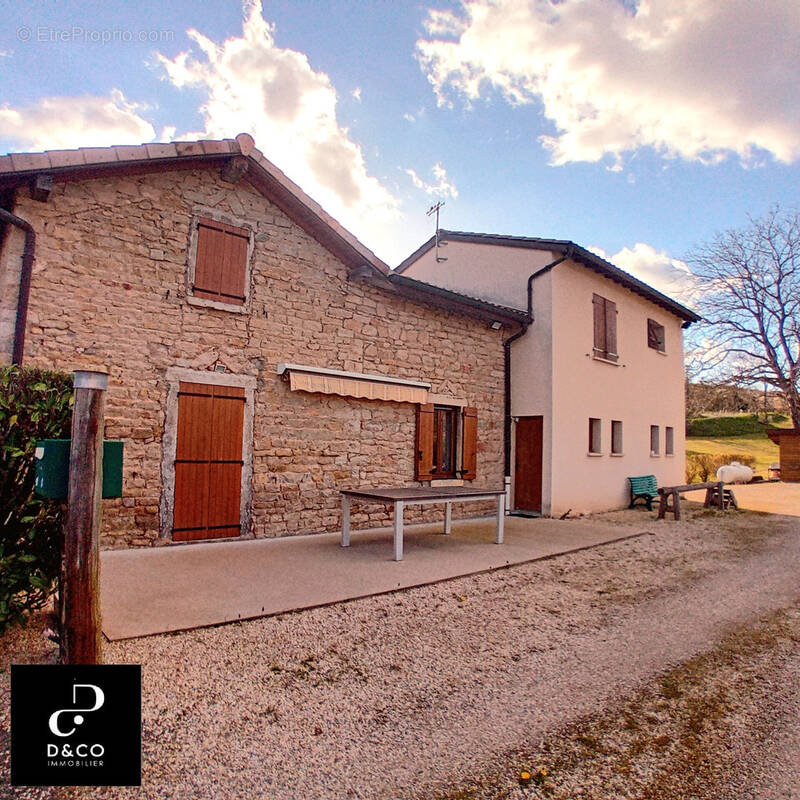 Maison à LA ROCHE-VINEUSE