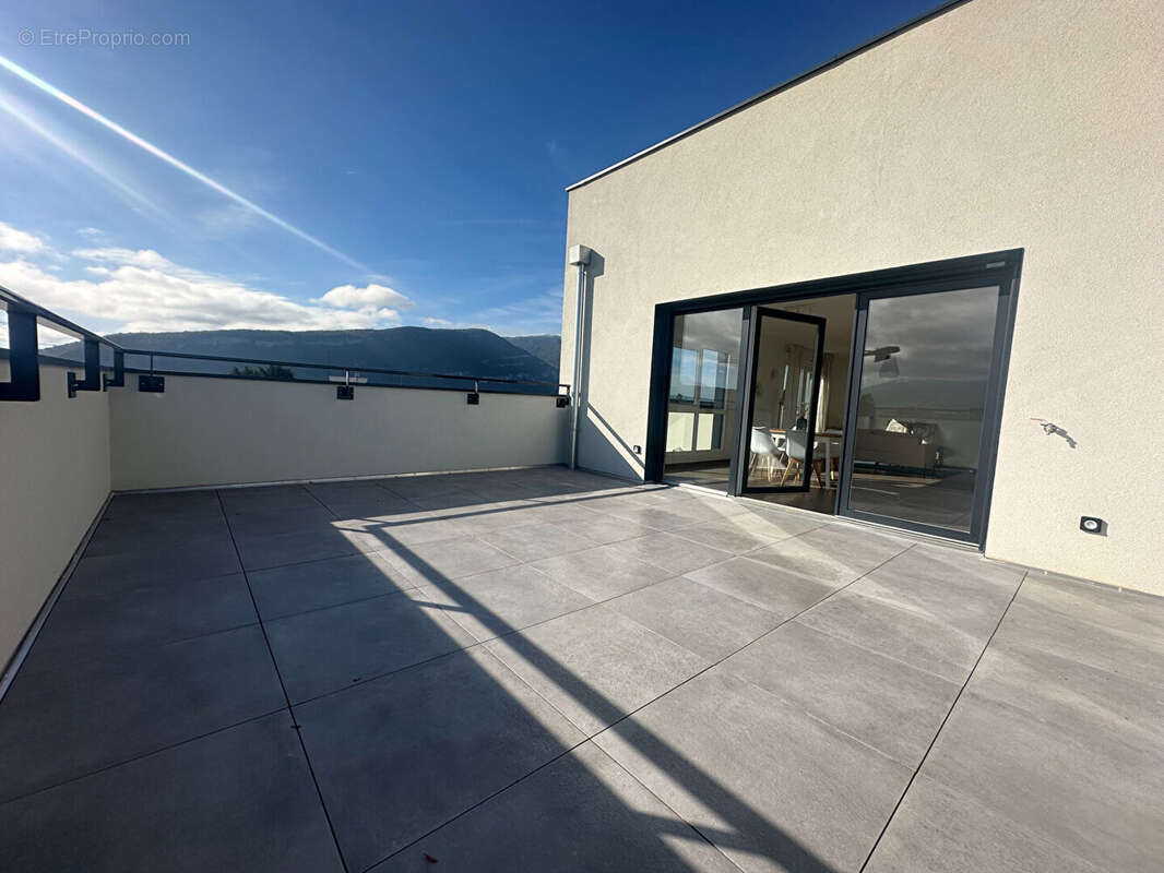 À vendre - Appartement 4 pièces 100.60 m²  -Dernier étage -  Ambilly (quartier Croix d'Ambilly) - photo 3