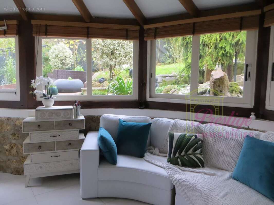 Maison à LE MESNIL-LE-ROI