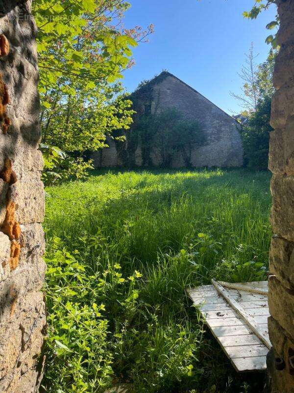 Maison de village à fort potentiel  133 m² + combles aménageables  Proche Saint-Amand-Montrond - photo 6