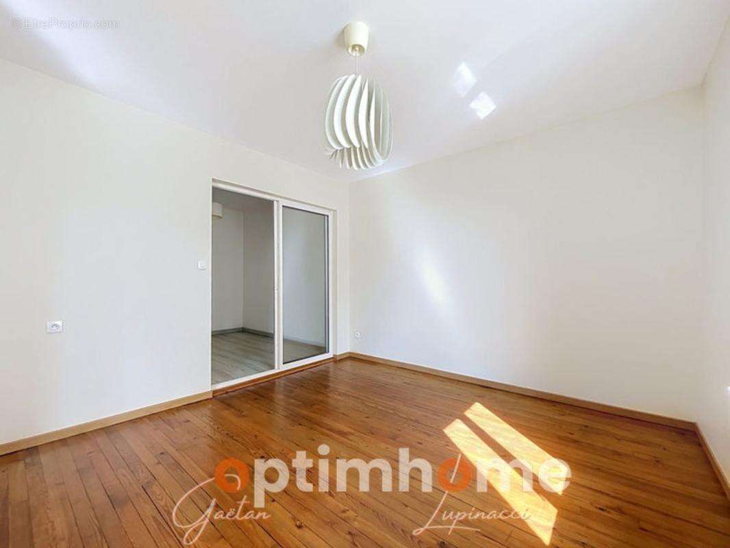 CLOUANGE – Grande maison familiale de 168 m² à deux pas du centre-ville ! - photo 4