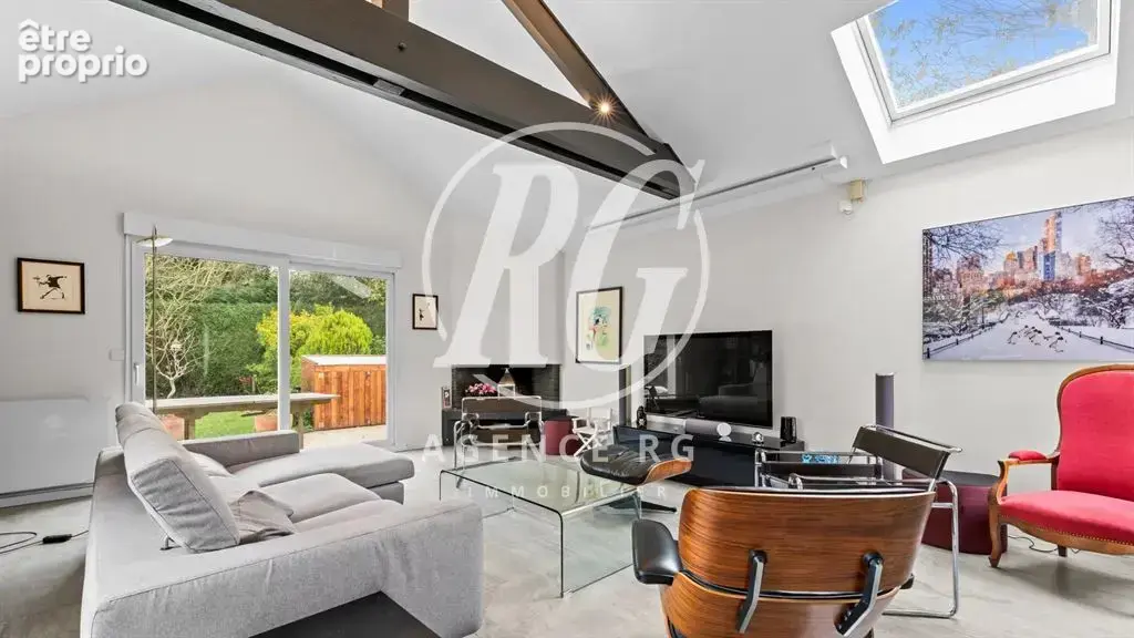 Maison 7 pièces rénovée avec piscine - photo 1