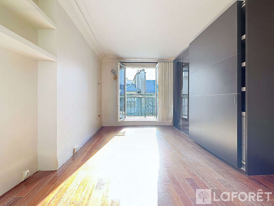 Appartement à PARIS-2E