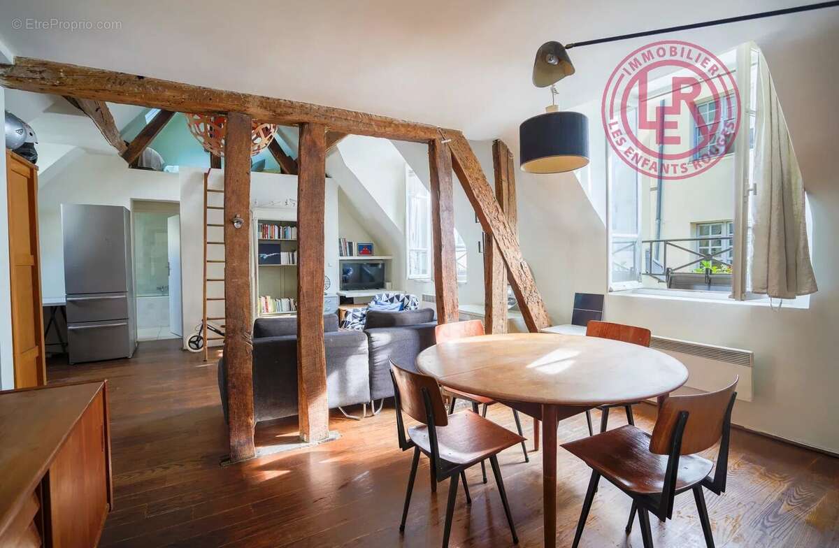 Appartement à PARIS-3E
