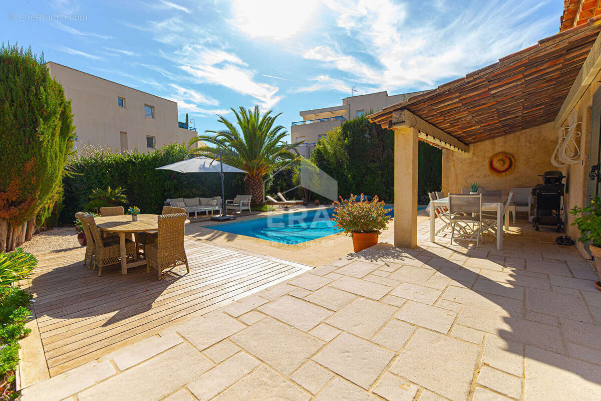 Maison à MANDELIEU-LA-NAPOULE