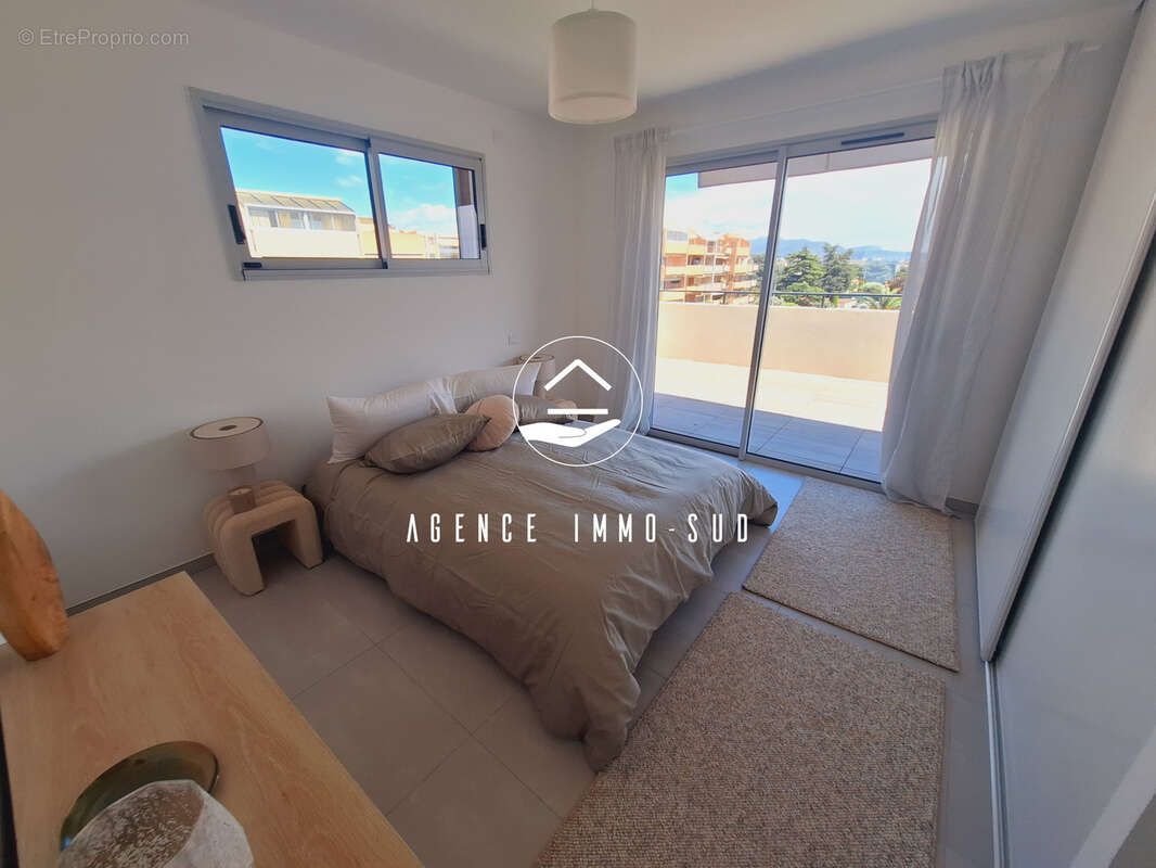 Appartement à SAINT-LAURENT-DU-VAR