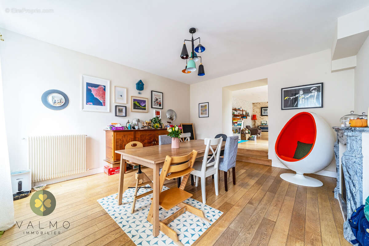 Maison à LA QUEUE-LES-YVELINES