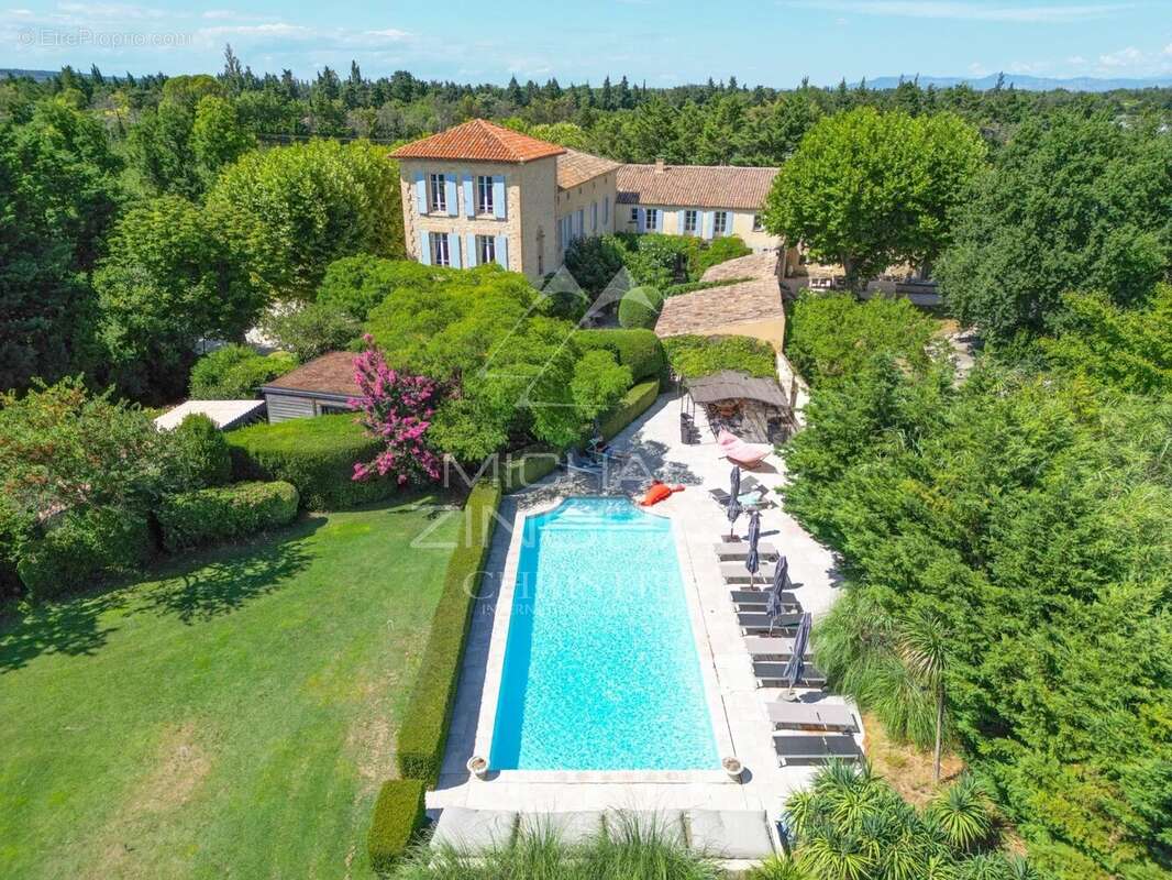 Maison à L'ISLE-SUR-LA-SORGUE