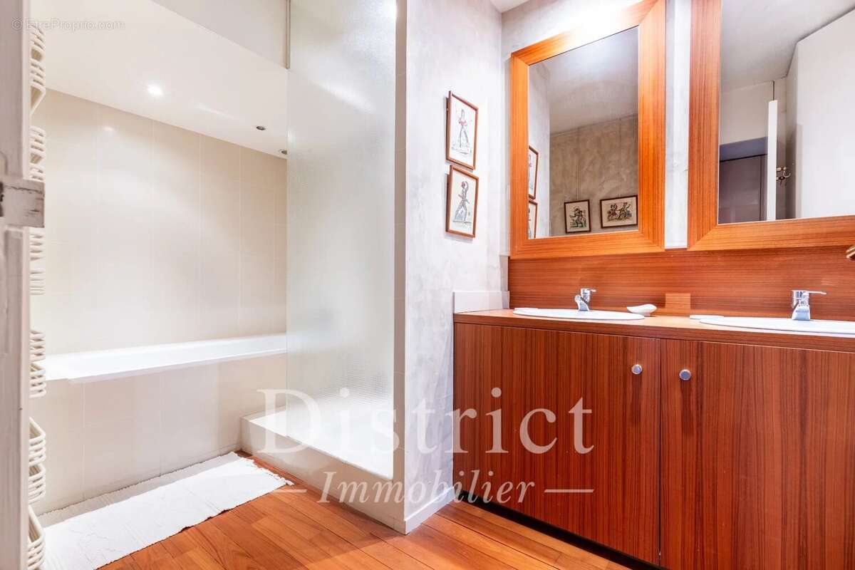 Appartement à PARIS-8E