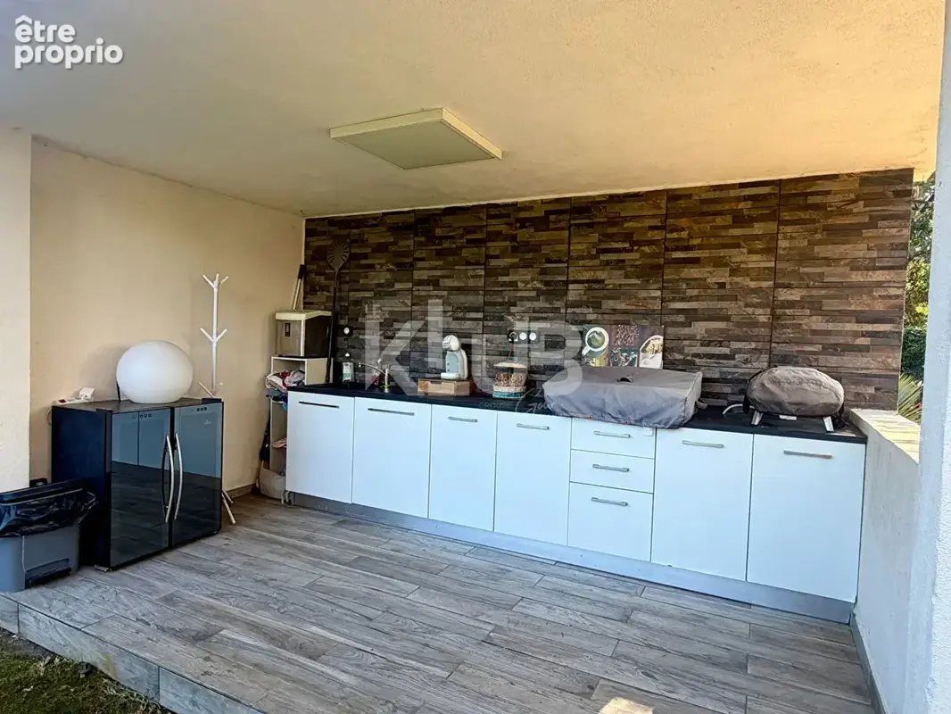 Villa T5 avec piscine, grand jardin et sous sol de 169m2 - photo 4