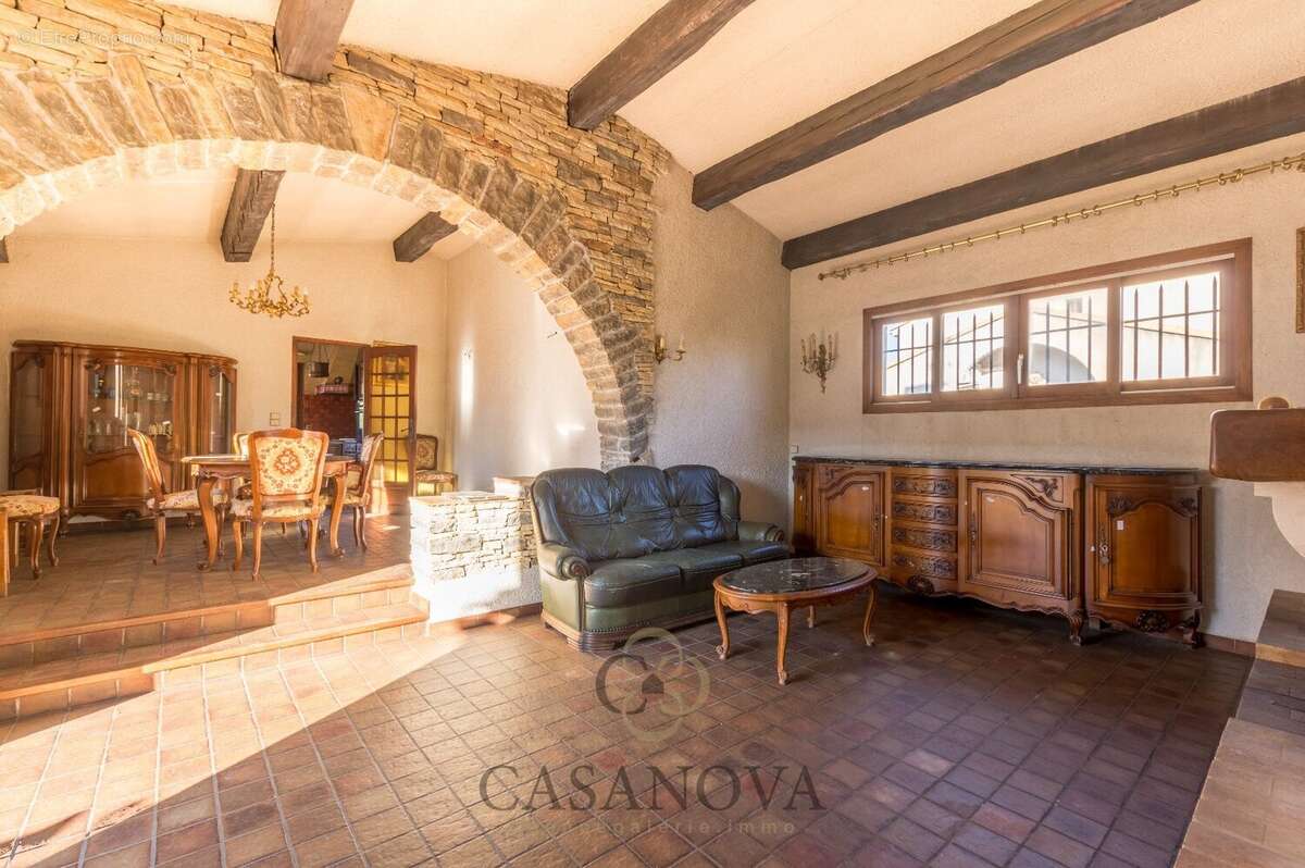 Maison à MAUGUIO