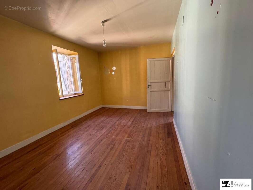 Maison 199 m² à Montbrun-Bocage  - photo 8