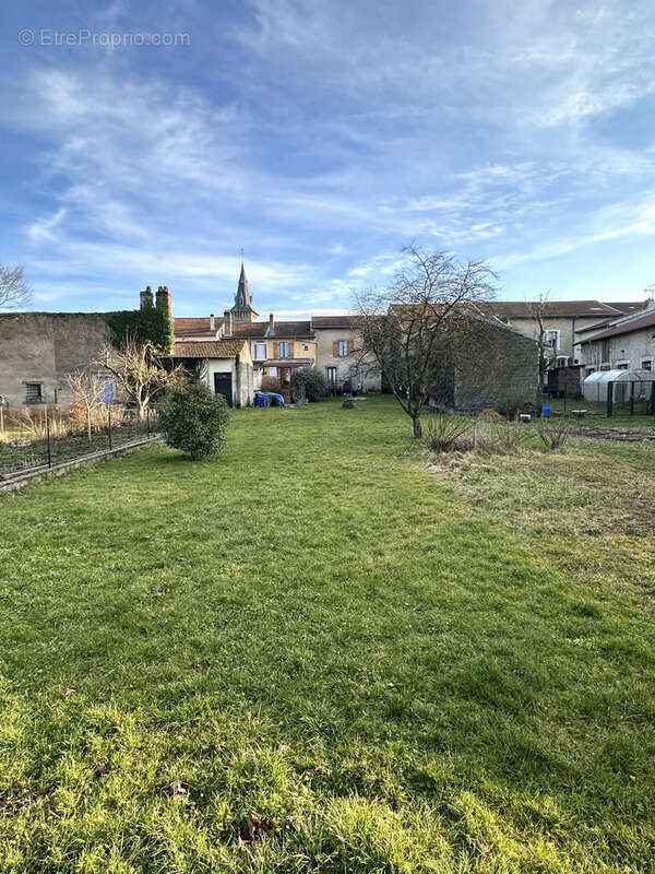 Maison à MONCEL-SUR-SEILLE