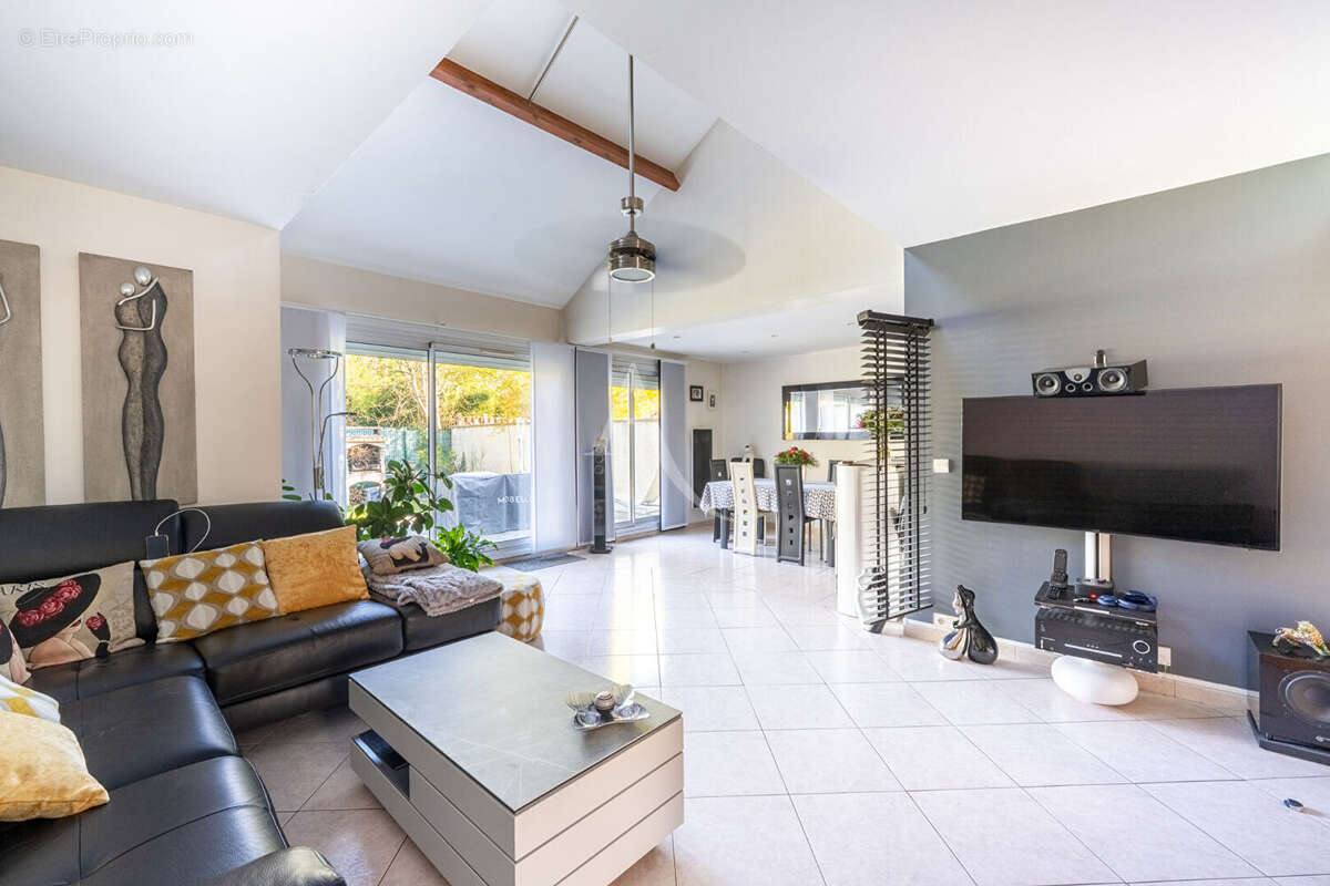 Maison à JOUY-LE-MOUTIER