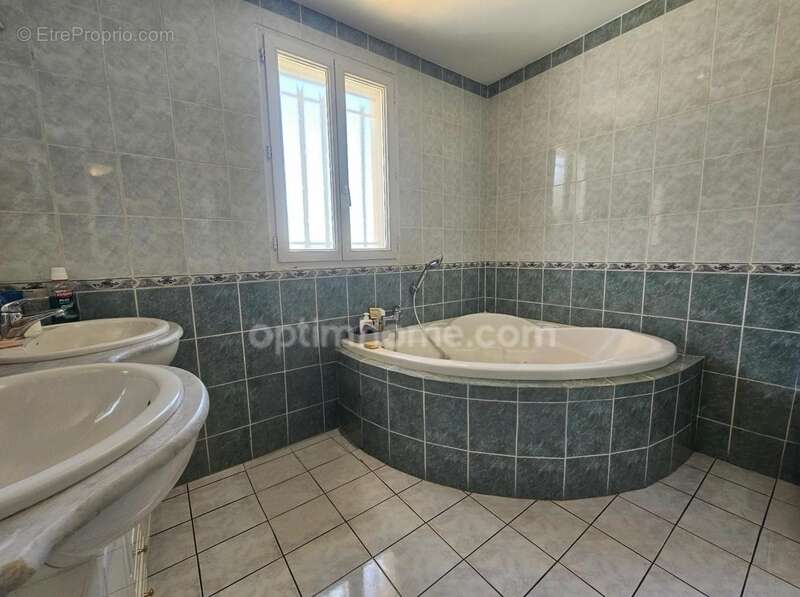  Maison familiale de 120 m², trois chambres et un bureau. 6 pièces PUYMOYEN (16) - photo 8
