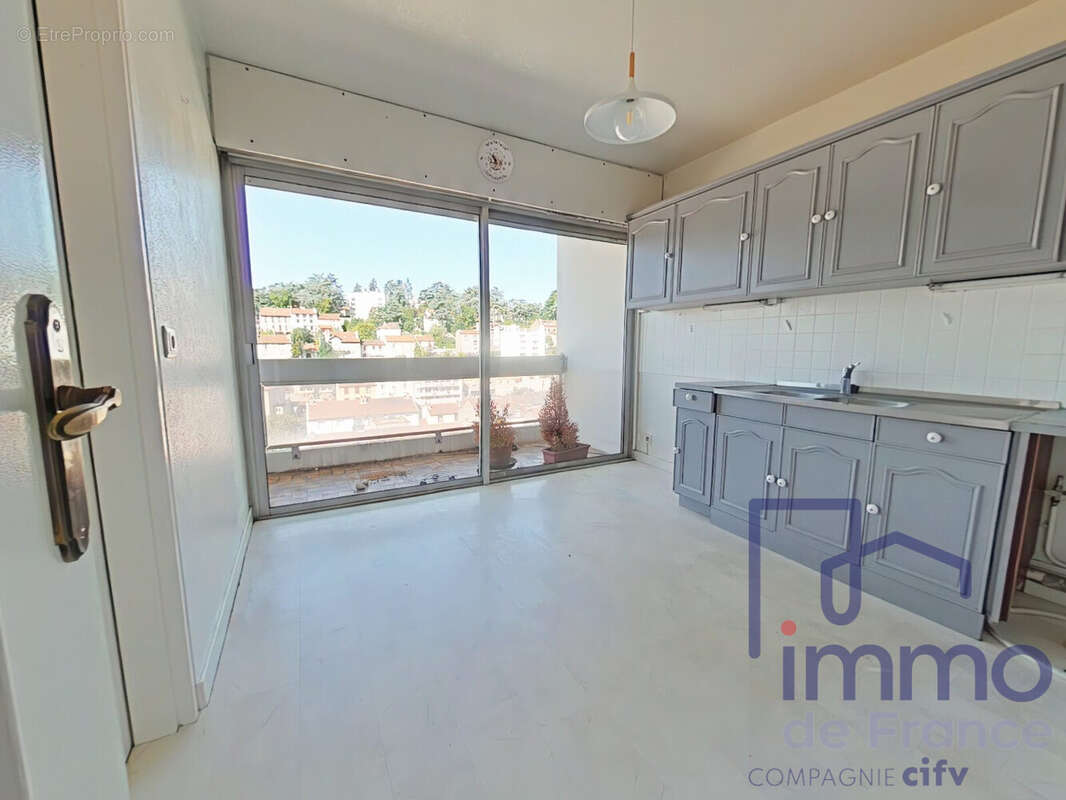 Appartement 73 m² à Saint-Etienne  - photo 3