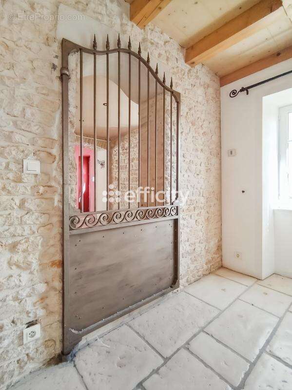 Maison 250 m² à Chambon  - photo 11