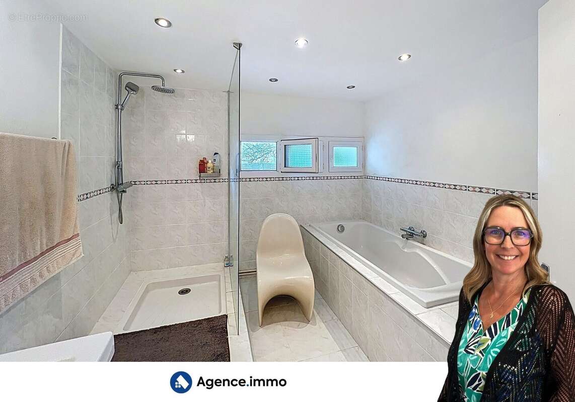Maison 234 m² à Saint-Bonnet-Sur-Gironde  - photo 6