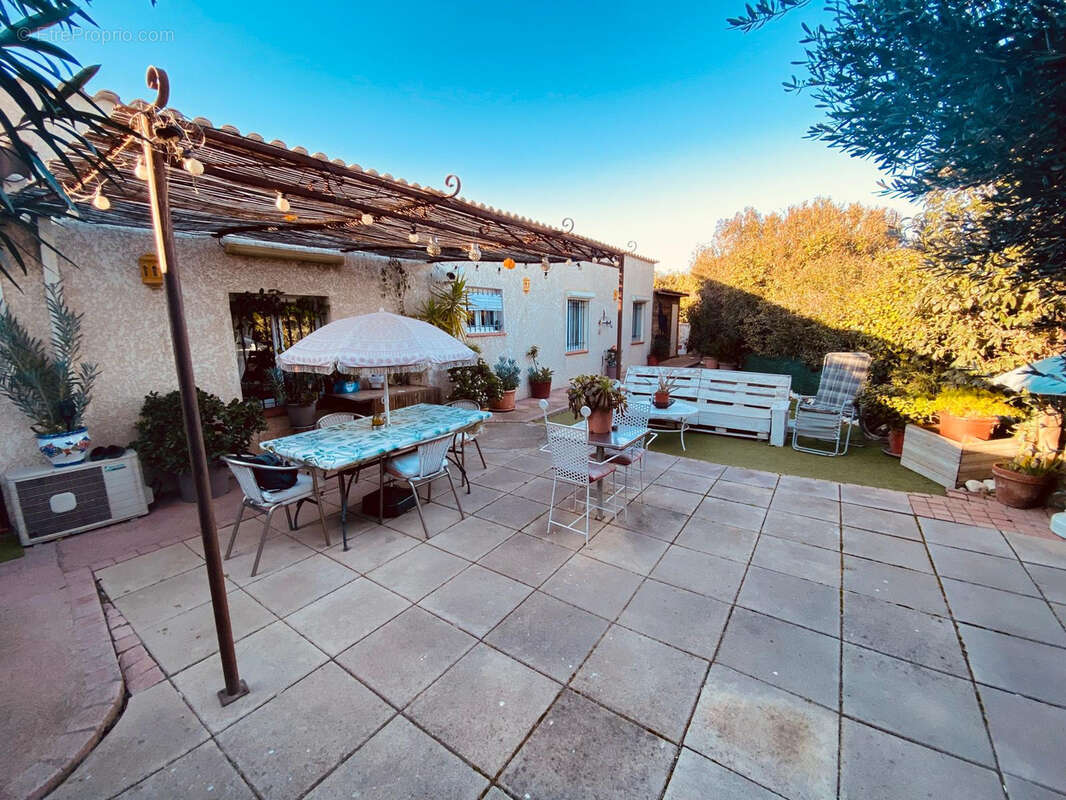 Commerce à TORREILLES