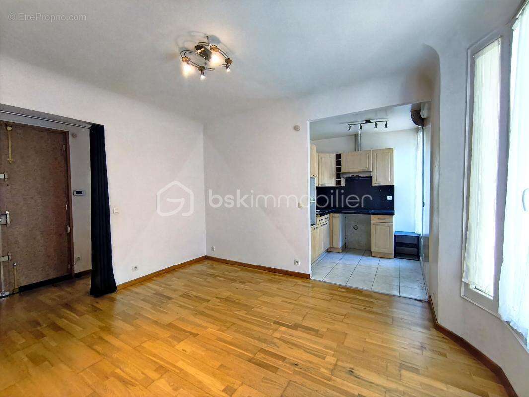 PARIS 14ᵉ – Porte de Vanves / Plaisance – F1 de 27 m² avec deux caves - photo 3