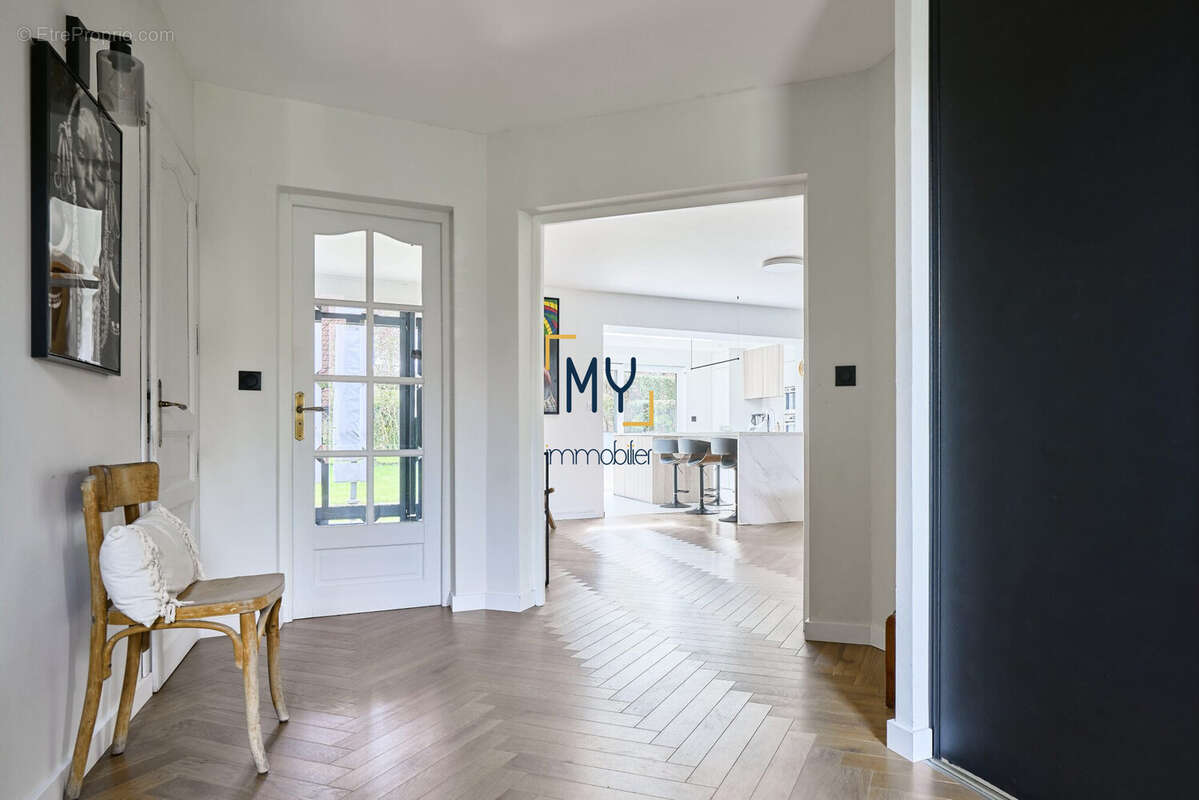 HALL D'ENTRÉE - Maison à vendre - 5/6 pièces - 168 m² - Hem (Maison individuelle - semi plain pied) - Maison à HEM