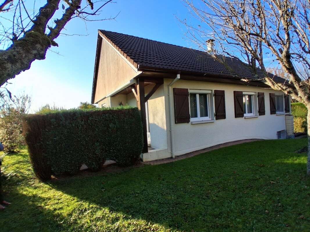 Maison à VIEUX-CHARMONT