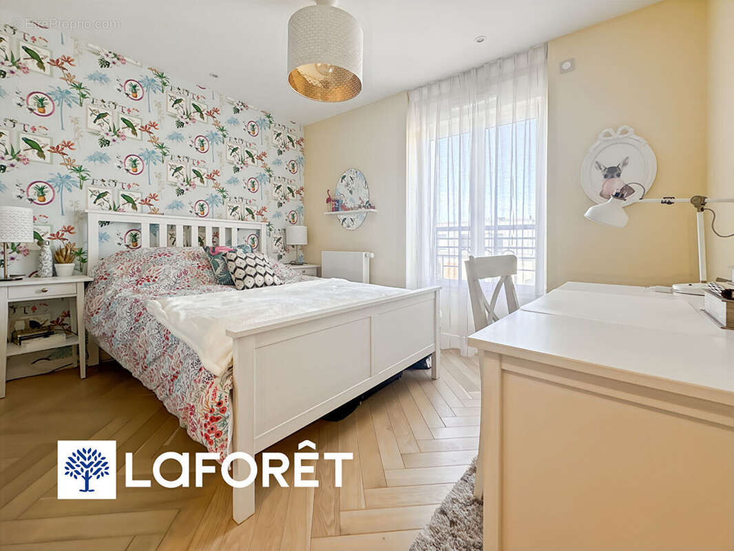 Appartement à SAINTE-GENEVIEVE-DES-BOIS