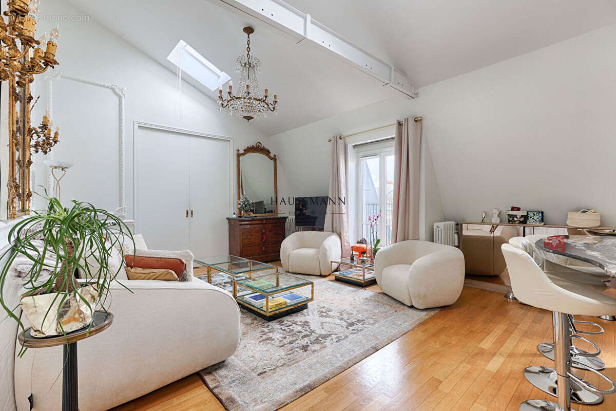 Appartement à PARIS-8E