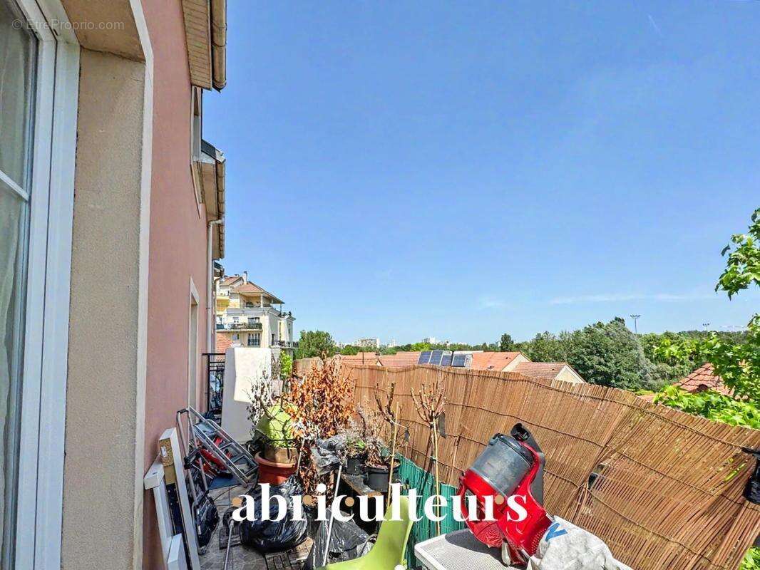 Appartement duplex - 78 m² - 4 pièces - en vente à Villeneuve-la-Garenne Avenue du Ponant (92390) - photo 2