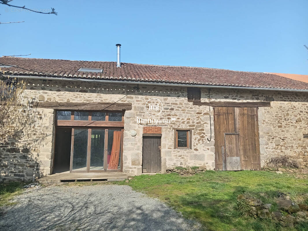 Maison à BUJALEUF