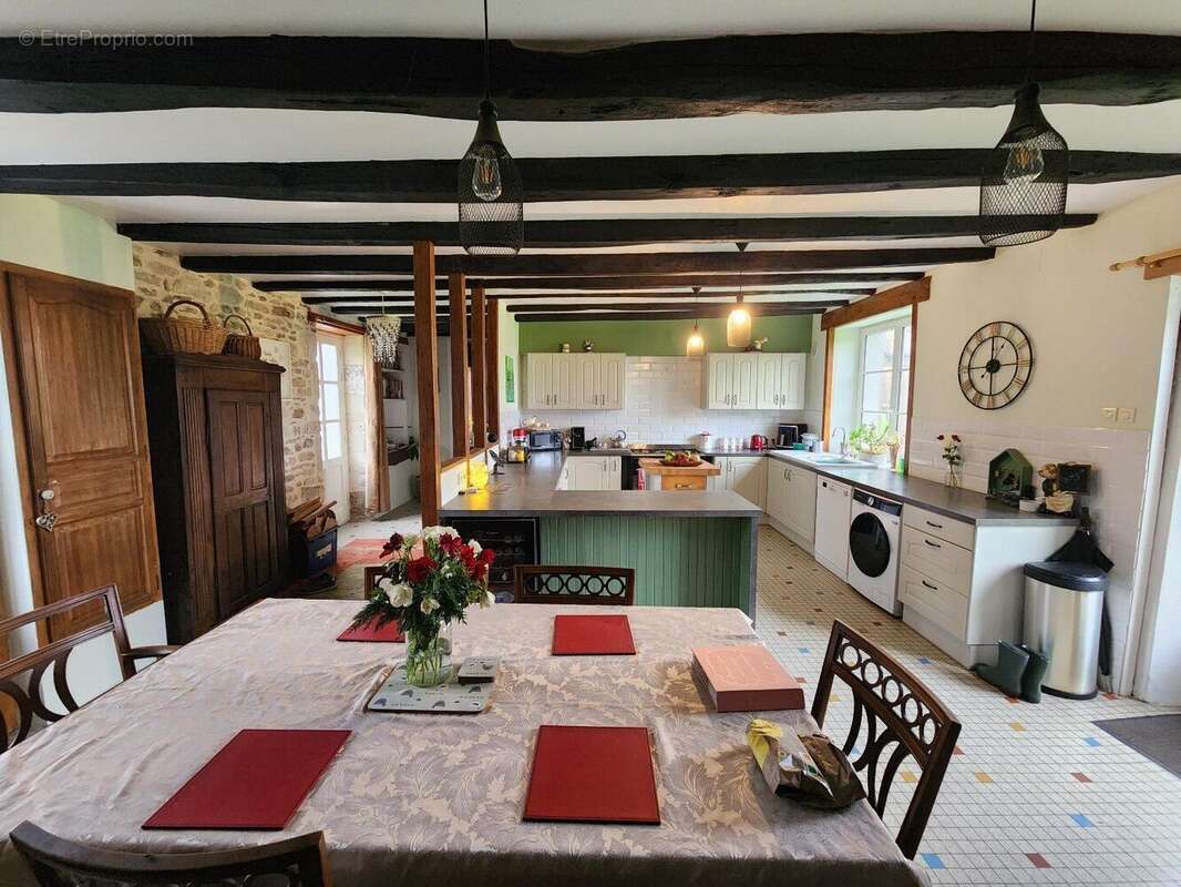Maison à BUSSIERE-POITEVINE